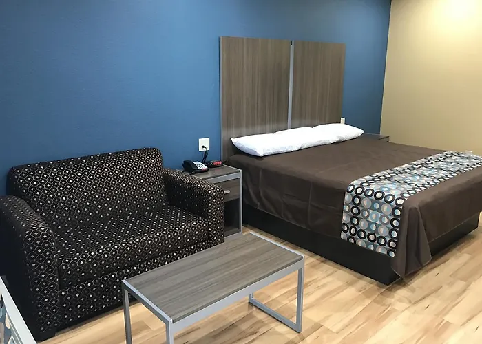 Deluxe Inn & Suites - Baytown