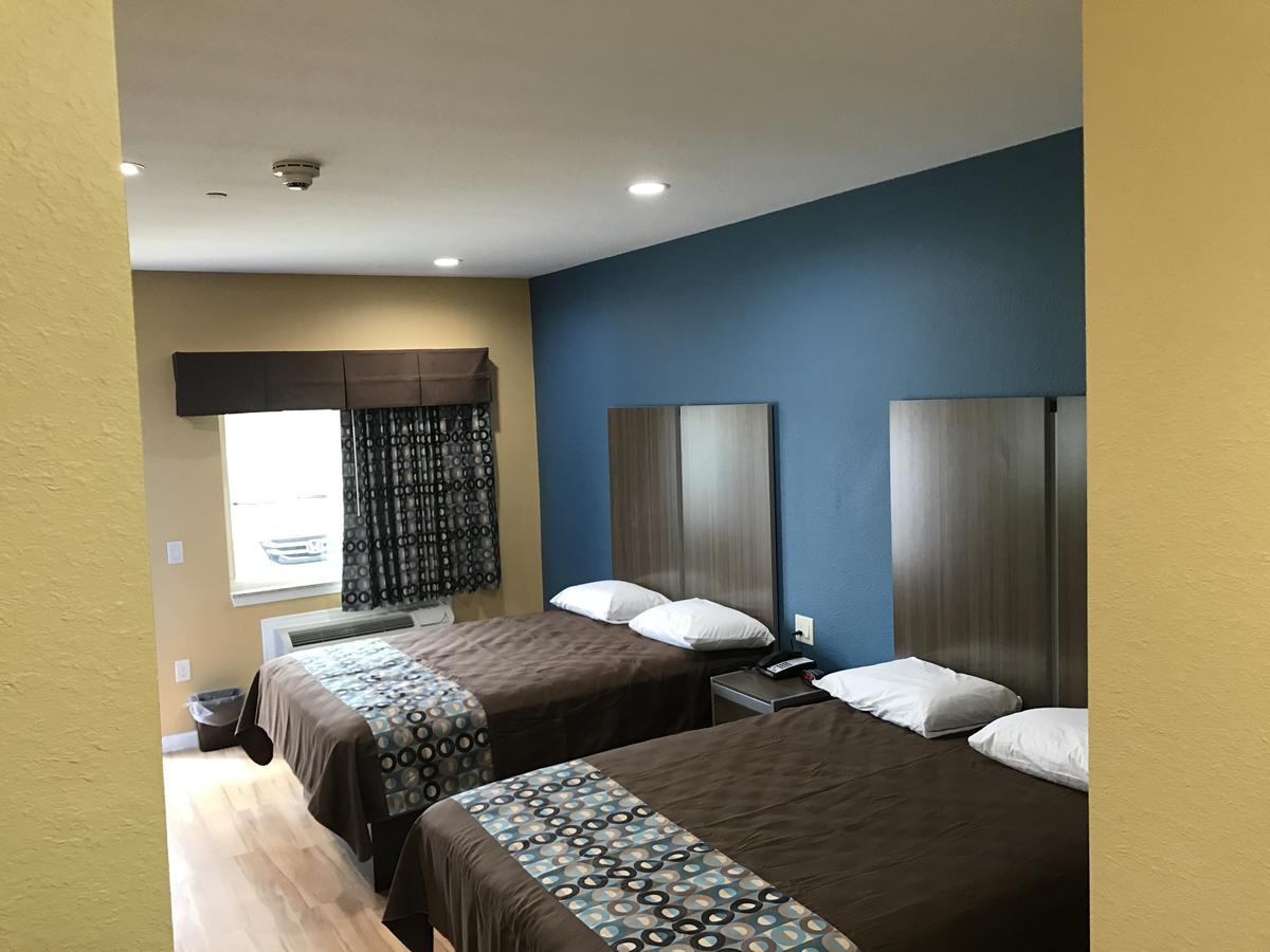 Motel Deluxe & -