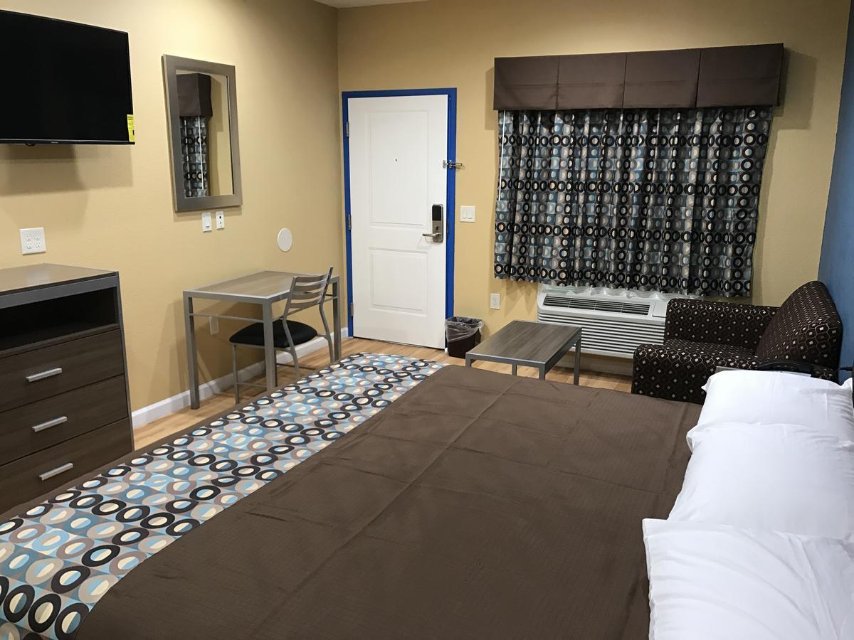 Motel Deluxe & -