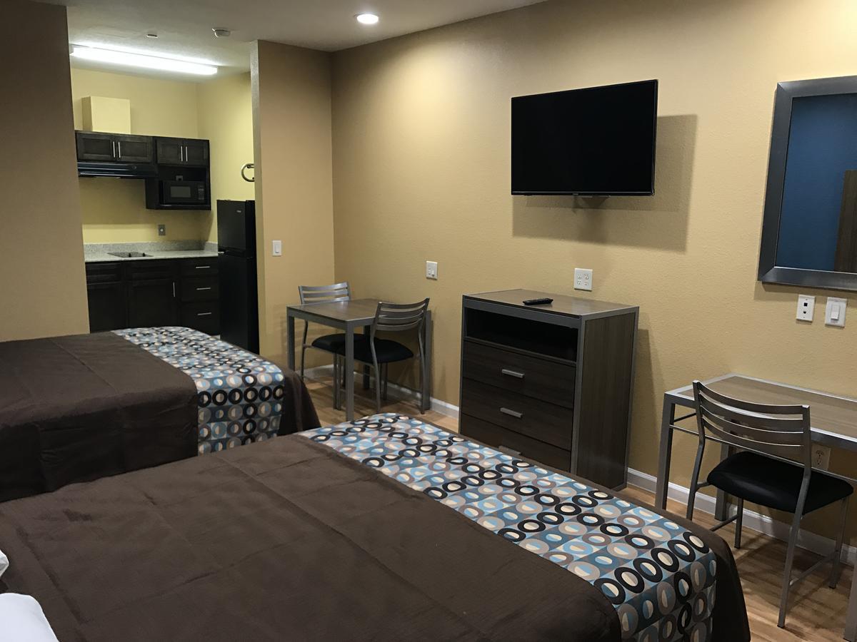Motel Deluxe & - Baytown