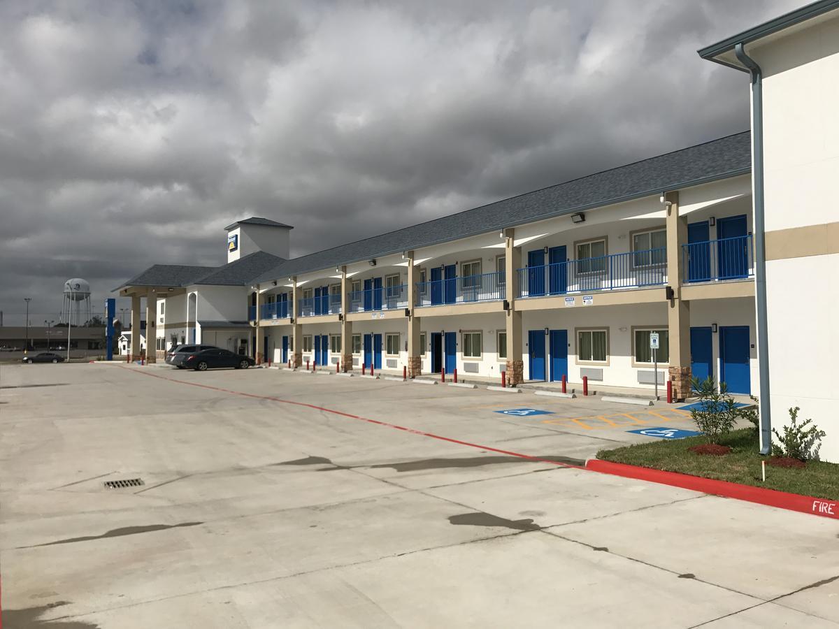 Motel Deluxe & - Baytown