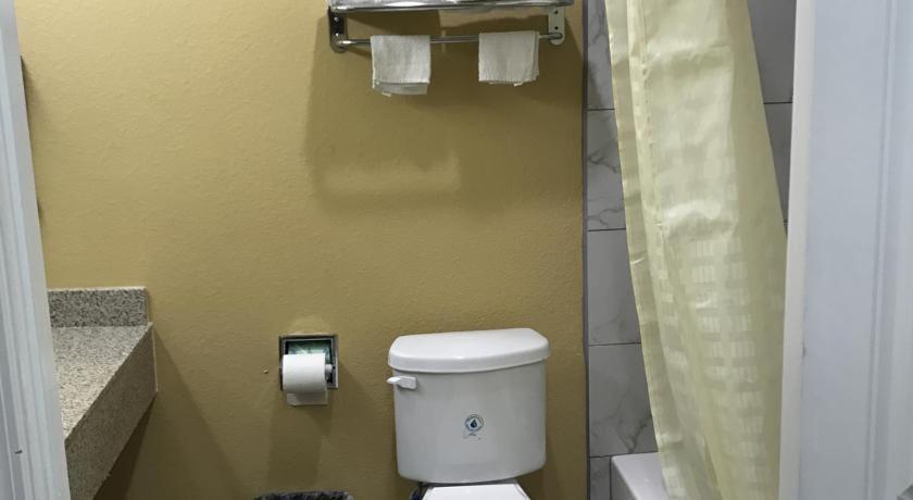 Motel Deluxe & -